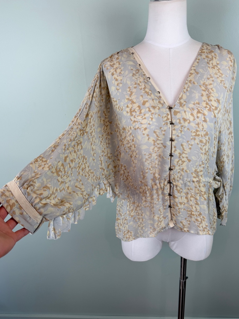 Madison Marcus Silk Ethereal Floral V-Neck hook-Front peplum Blouse size Small